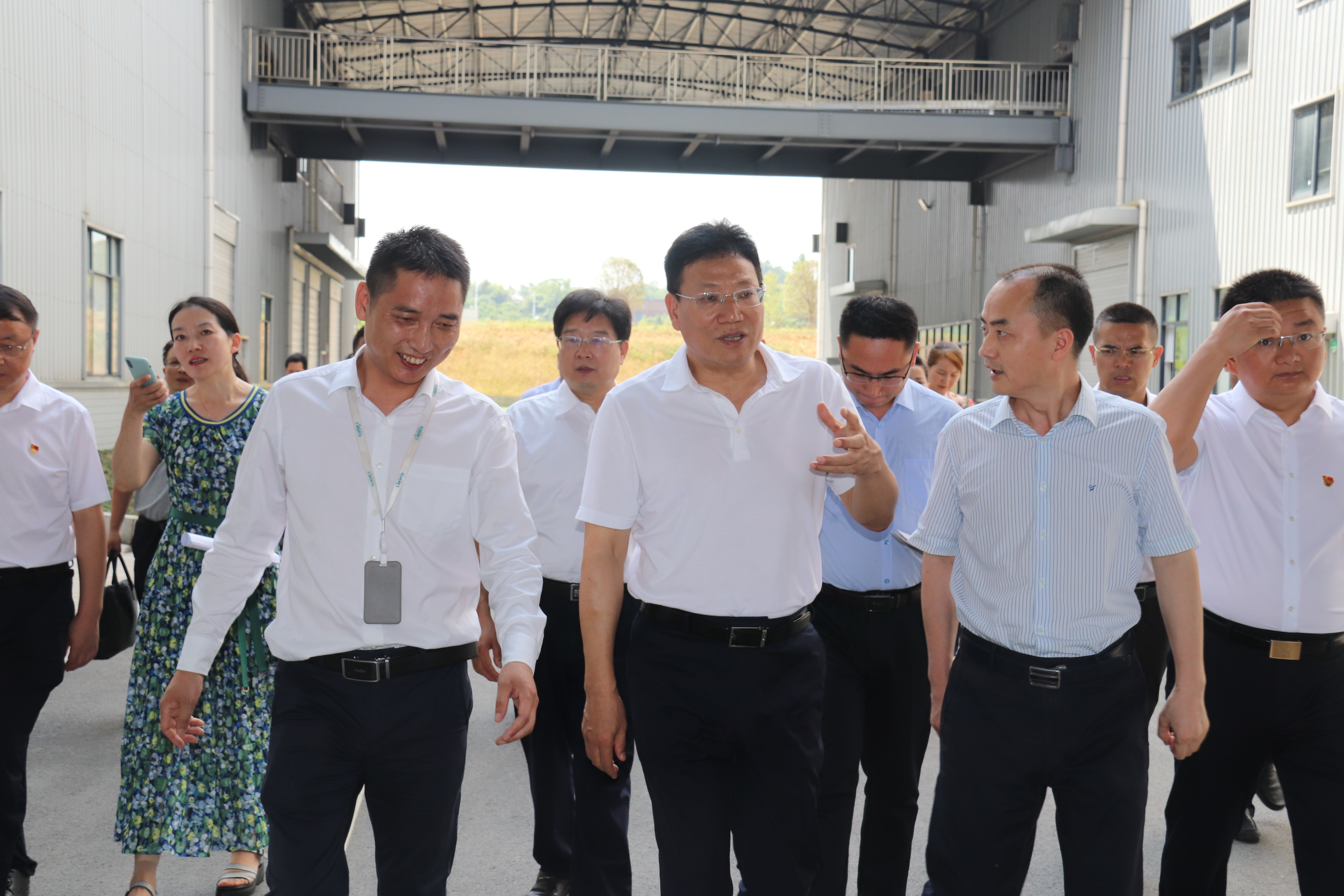 中共邵陽(yáng)市委委員、常委、副書記華學(xué)健等來(lái)我公司進(jìn)行了參觀調(diào)研